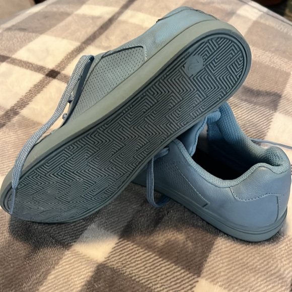 Kids Art and Class Blue Sneakers Size 2! - Picture 5 of 7